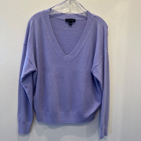 Ann Taylor Drop Shoulder V-Neck Wool Blend Sweater Classic Comfort Preppy Medium - Picture 1 of 12